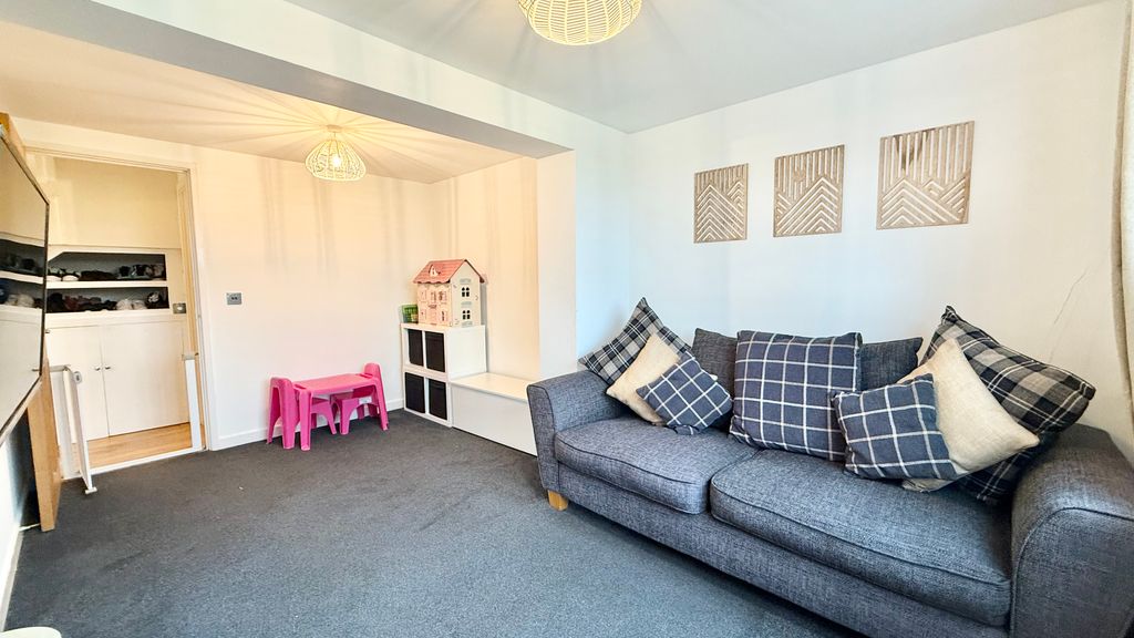 Property photo 2 of 9 Image00006