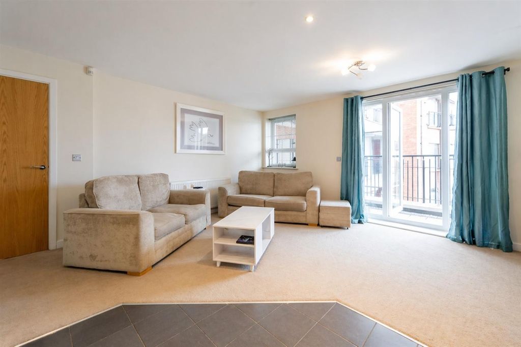 Property photo 2 of 11