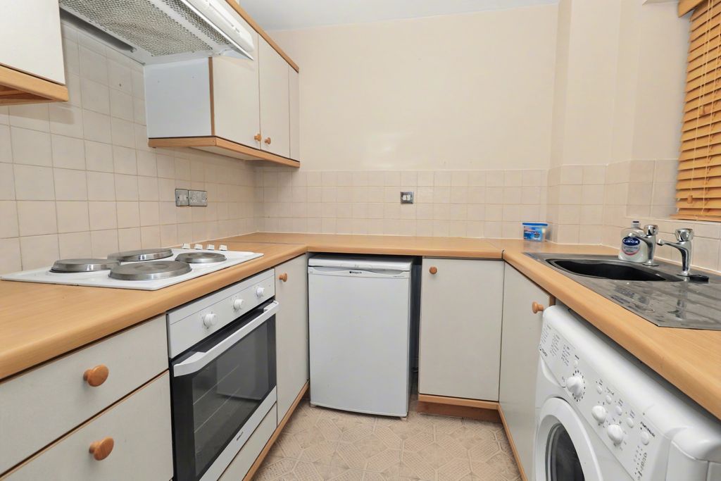 Property photo 3 of 5 Kitchen