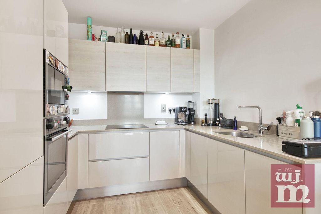 Property photo 2 of 10 Kitchen