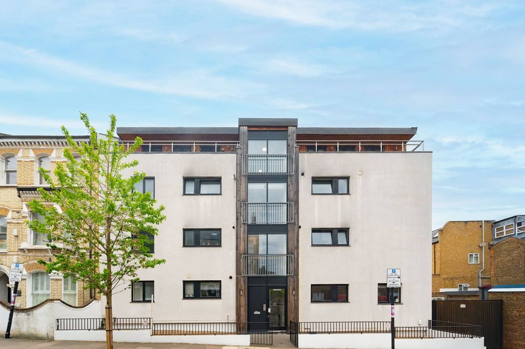 Property photo 3 of 9