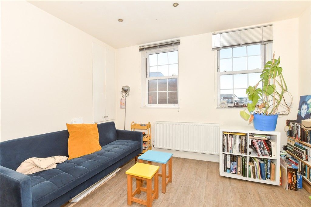 Property photo 2 of 8 Kitchen/ Lounge