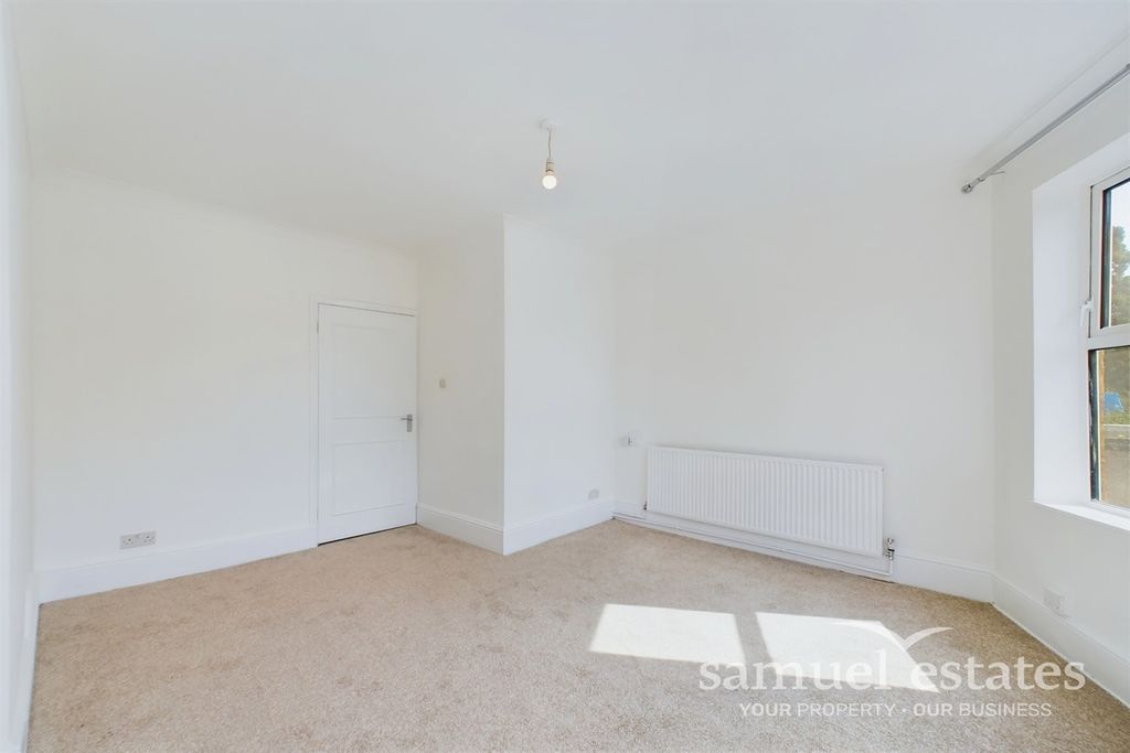 Property photo 3 of 10 Living Room