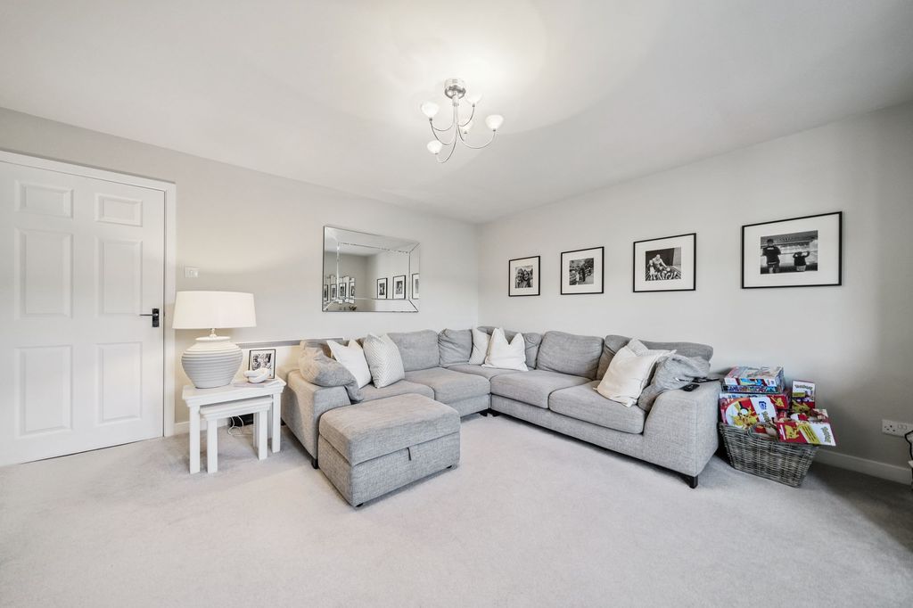 Property photo 3 of 18