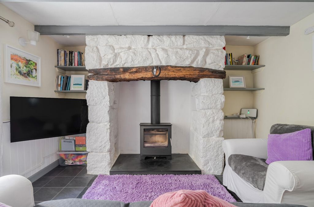 Property photo 2 of 20 1488631-11-6A50d5...