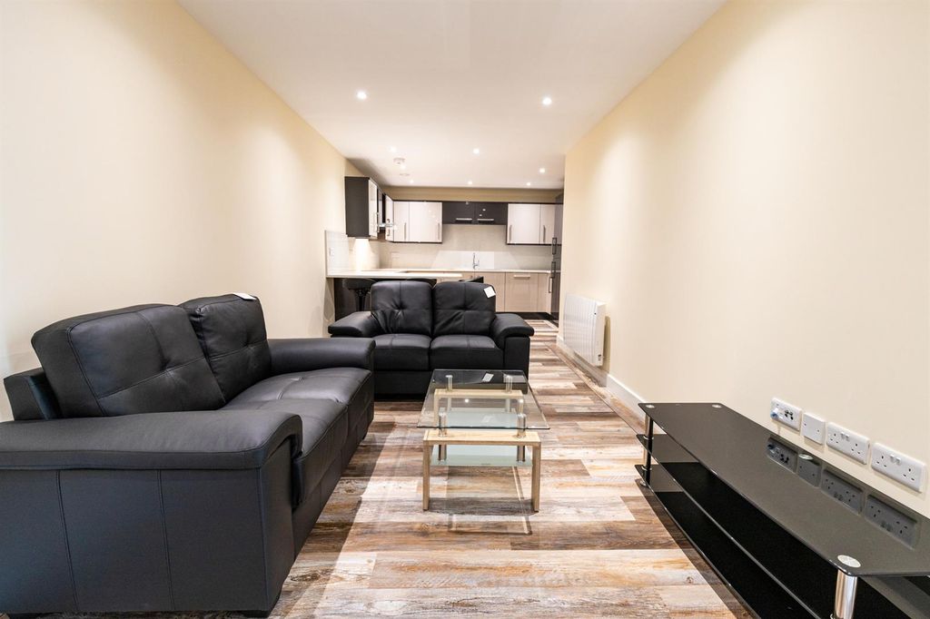 Property photo 3 of 10 Ecco Sheffield Flat 13-4.Jpg