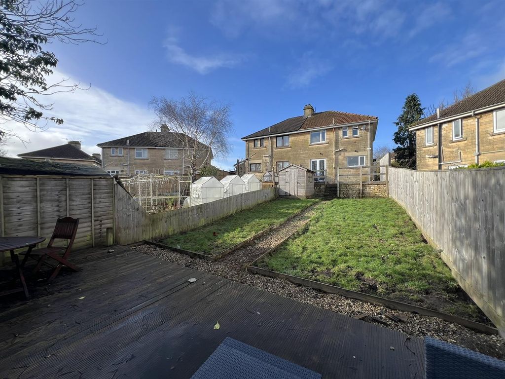 Property photo 3 of 13 Garden