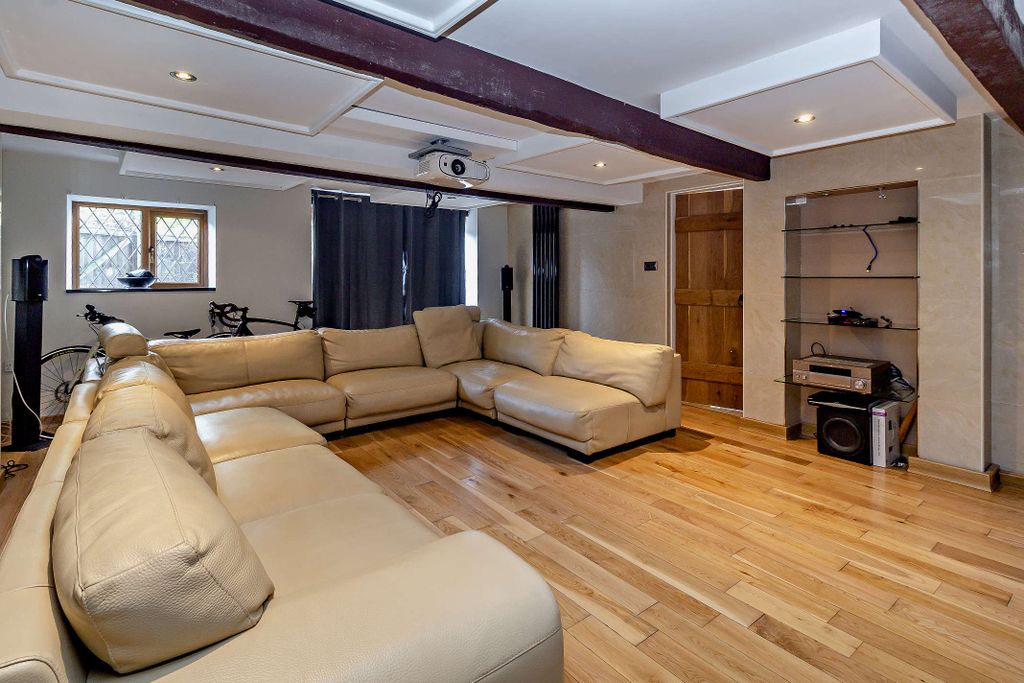 Property photo 2 of 21