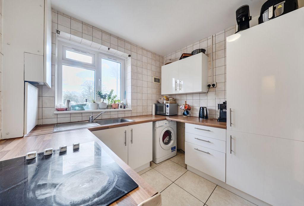 Property photo 3 of 10 1409089-10-6992F0...