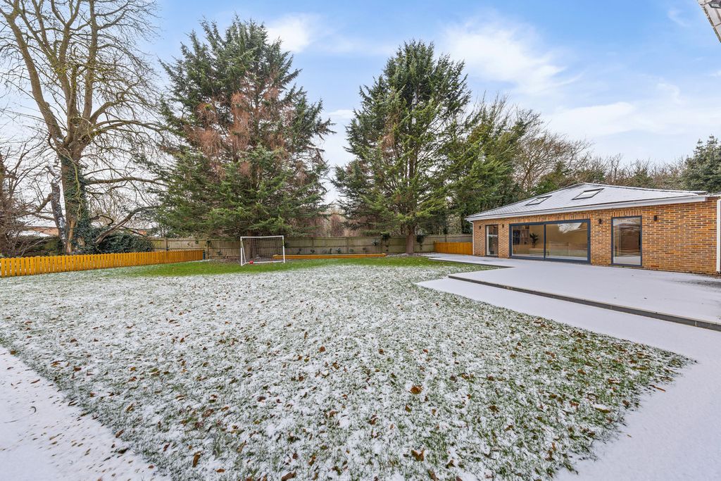 Property photo 2 of 25