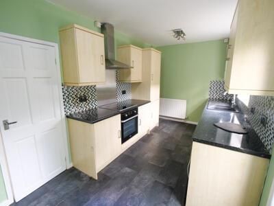 Property photo 3 of 10 Kitchen