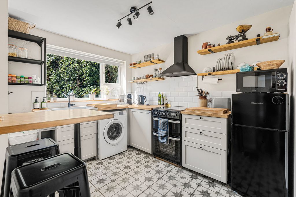 Property photo 3 of 15 Kitchen
