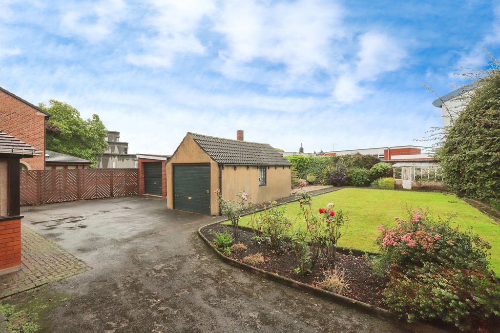 Property photo 2 of 9