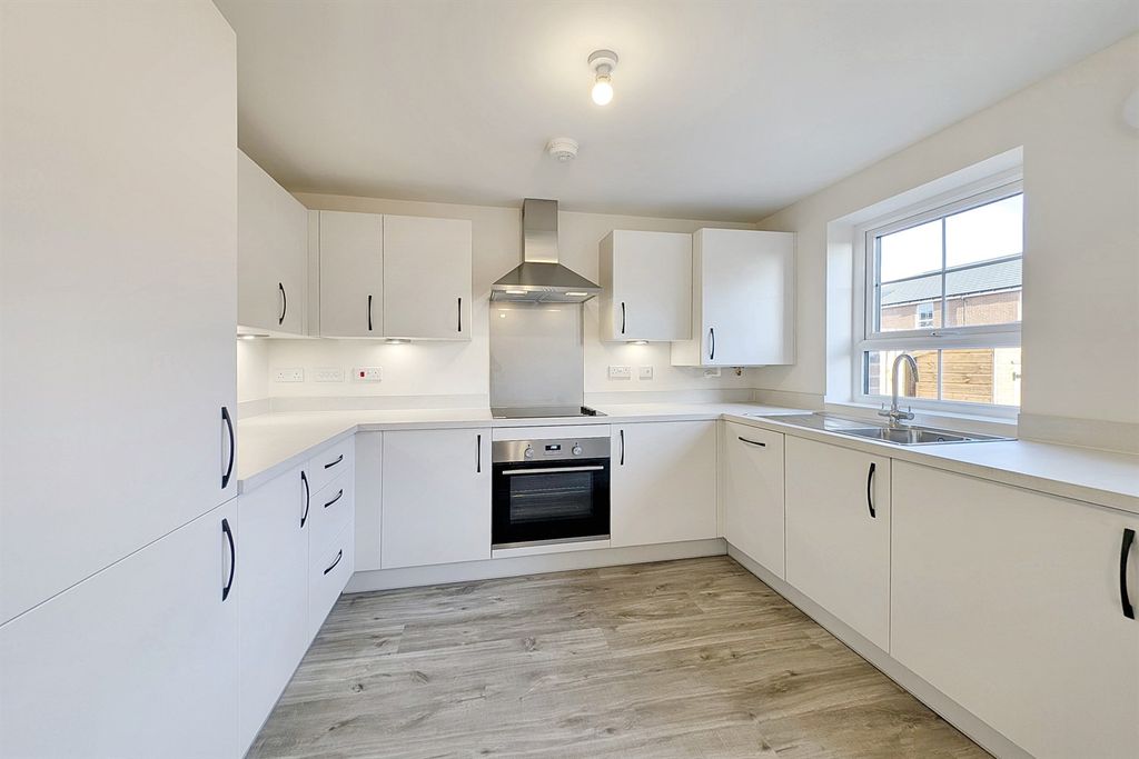 Property photo 3 of 15 Kitchen