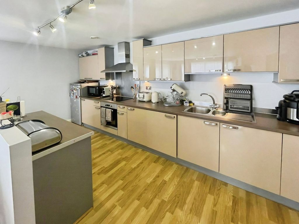 Property photo 2 of 19 Picture No. 14