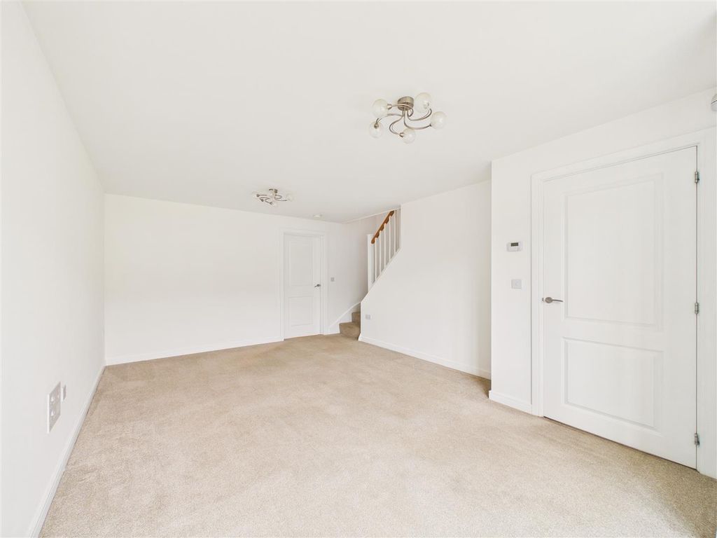 Property photo 3 of 12 Cam03303G0-Pr0340-Still007.Jpg