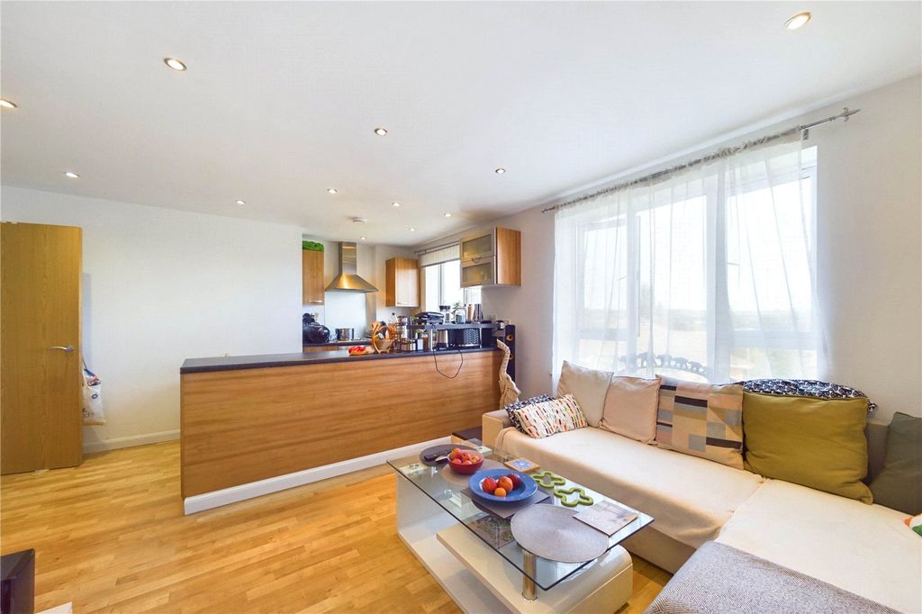 Property photo 2 of 11 Living Room/Kitchen