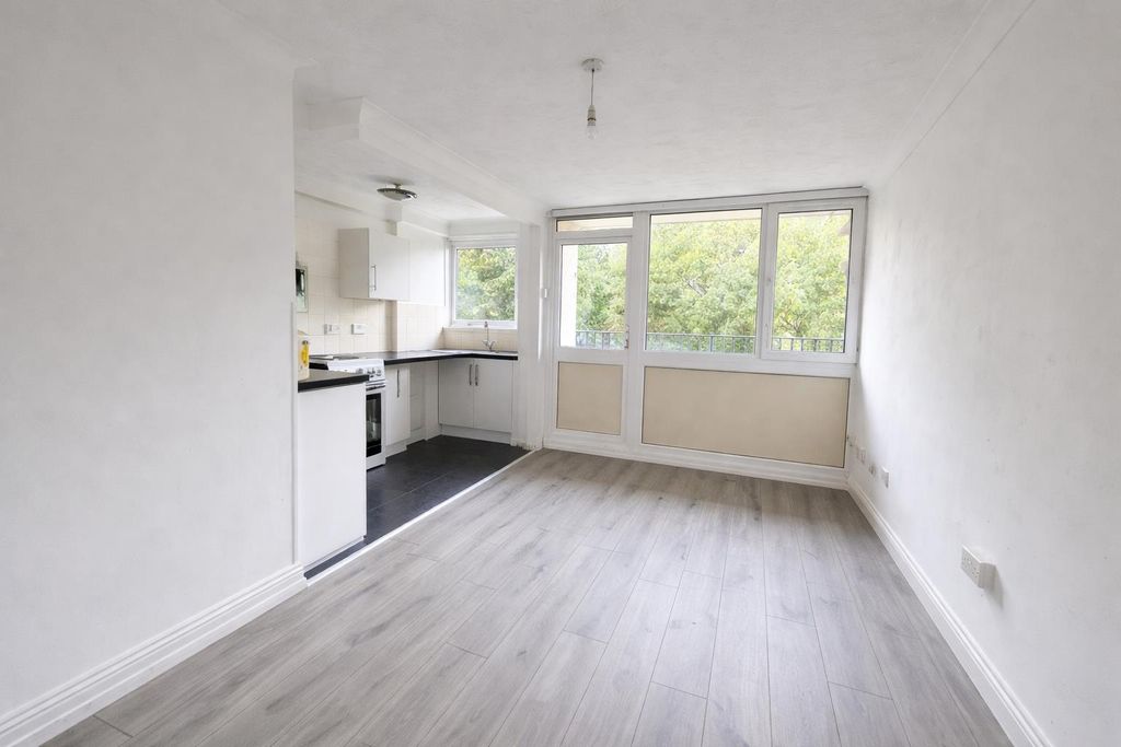 Property photo 1 of 6 Living Room