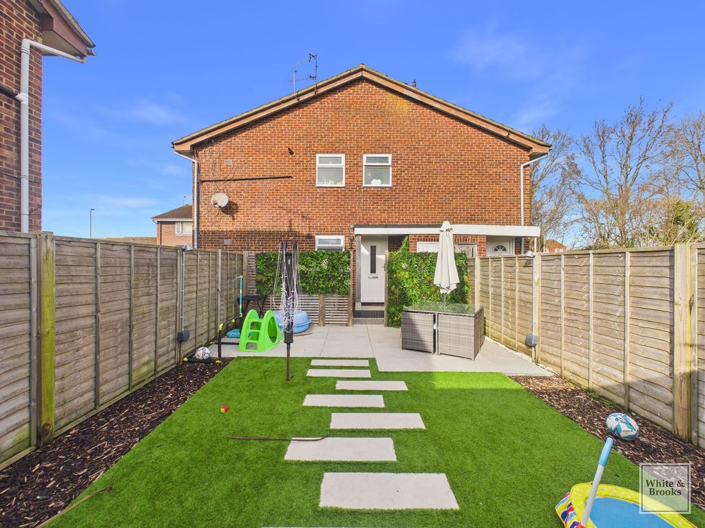 Property photo 1 of 17 Front Garden