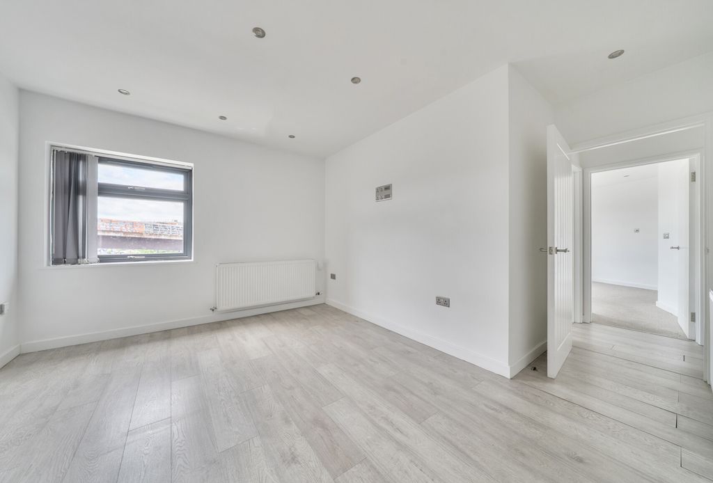 Property photo 1 of 14 1456413-5-69Fa19c...
