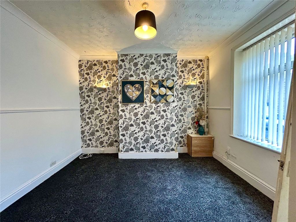 Property photo 2 of 11 Living Room