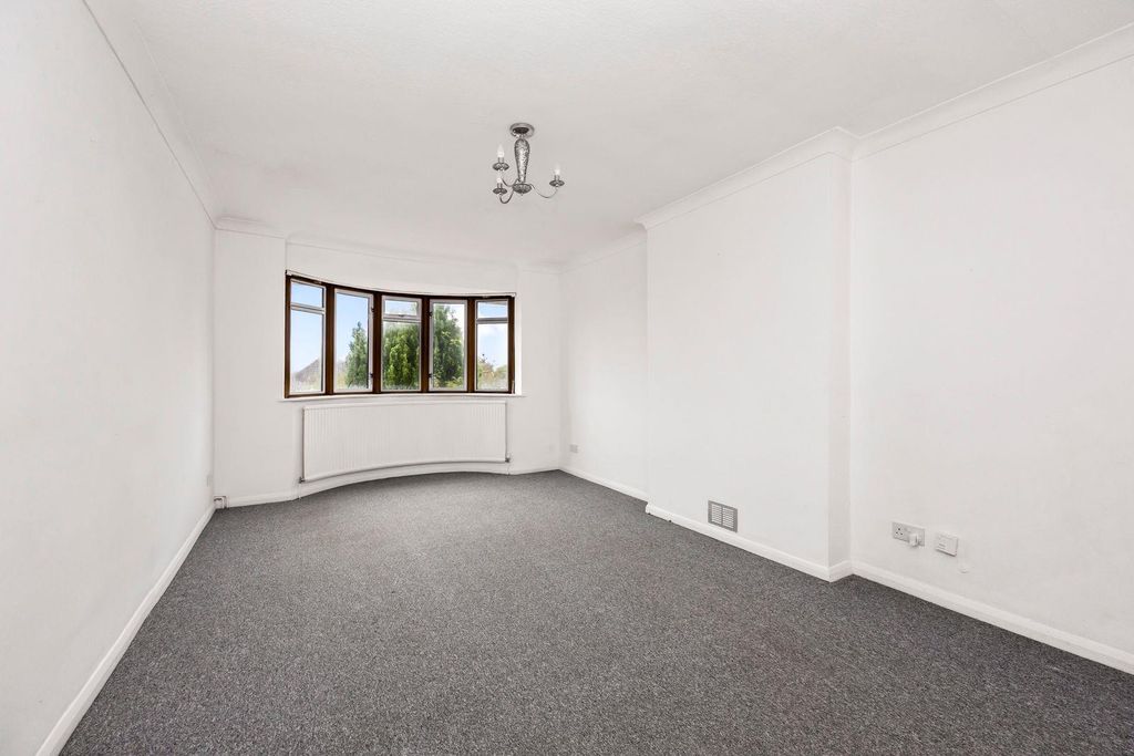 Property photo 3 of 19 Windmill Close 16 Living Room.Jpeg