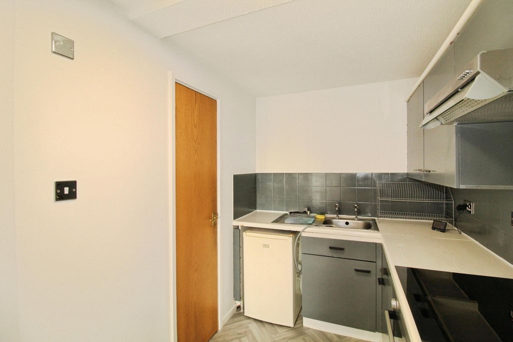 Property photo 3 of 12 Pbox-Img.Jpg