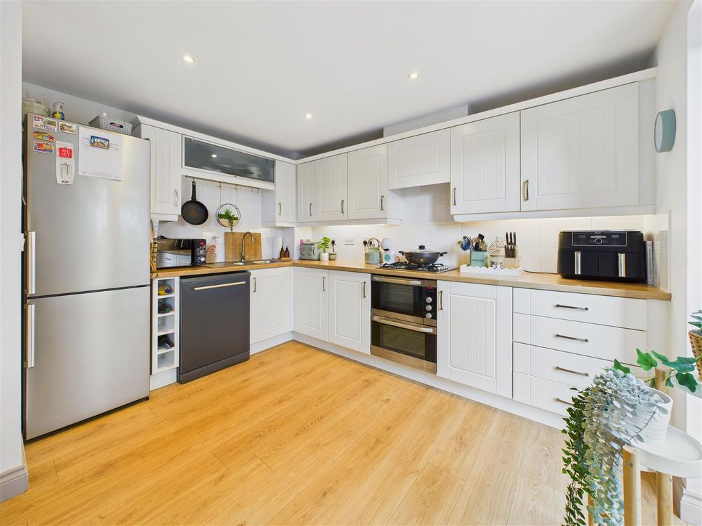 Property photo 3 of 24 Kitchen/Diner
