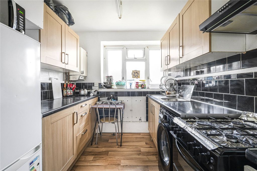 Property photo 2 of 7 Kitchen