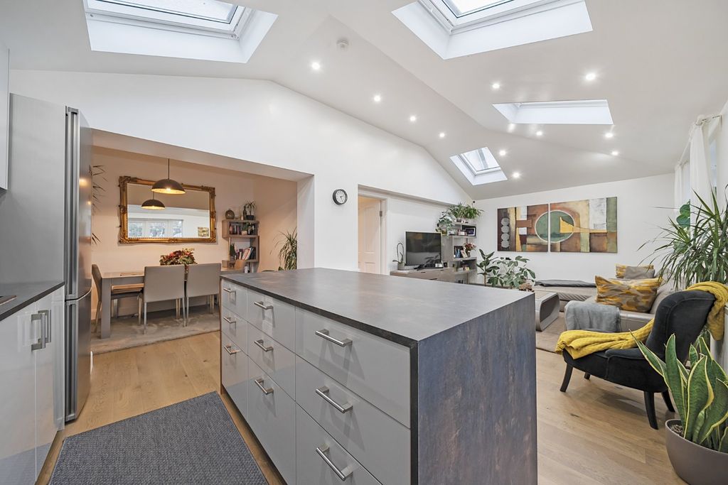 Property photo 1 of 38 Picture No. 24