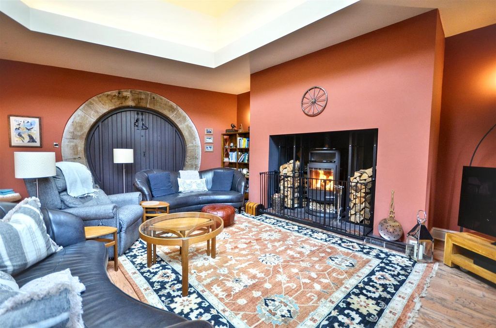 Property photo 2 of 29 Sitting Room