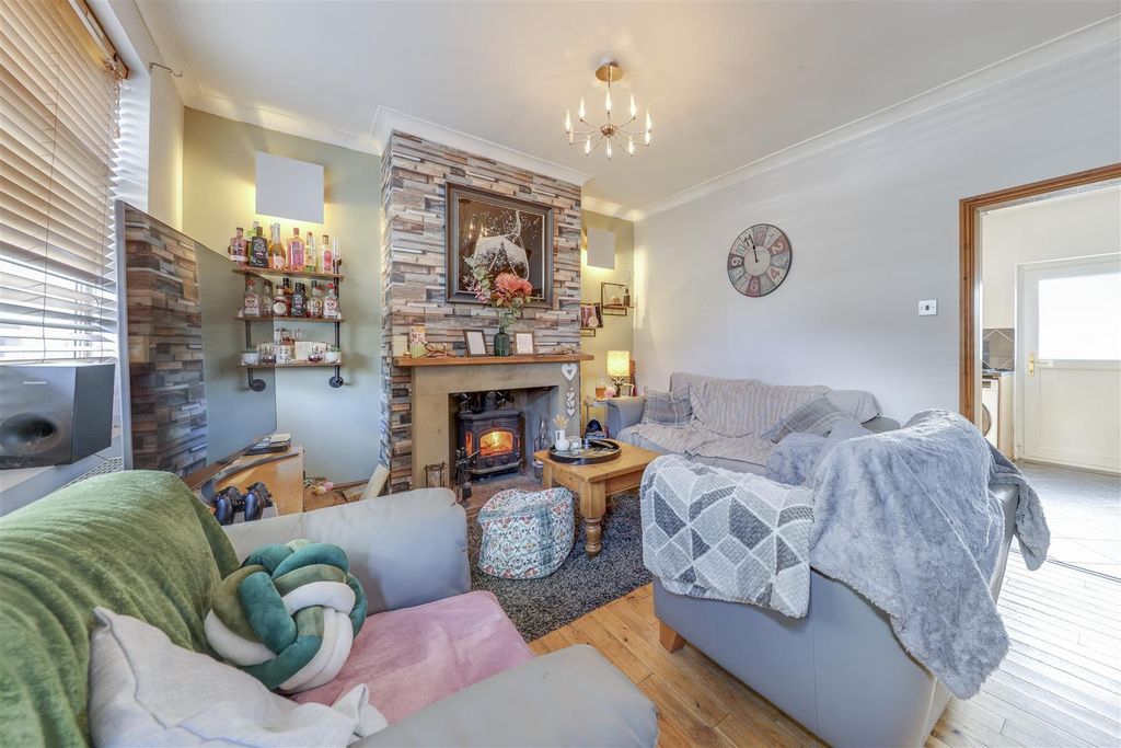 Property photo 2 of 21 Lounge