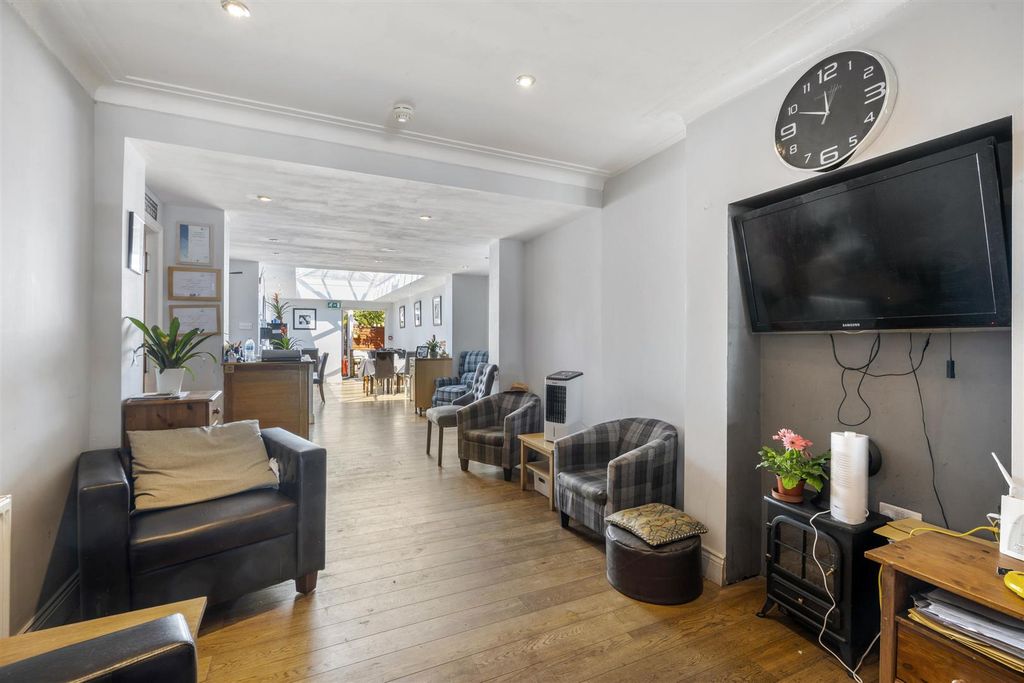 Property photo 3 of 18 Nonsuch Park Hotel 303172 03.Jpg
