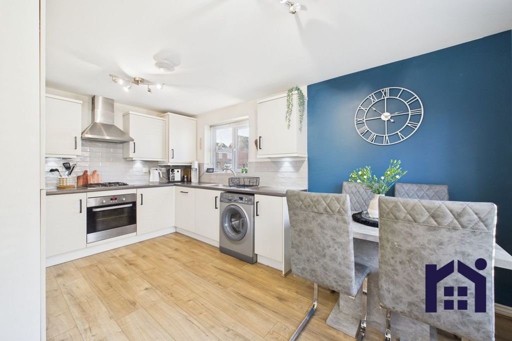 Property photo 3 of 22 Dining Kitchen
