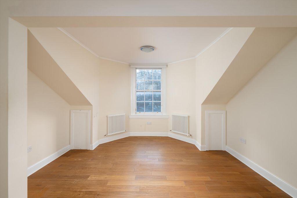 Property photo 3 of 18 Image