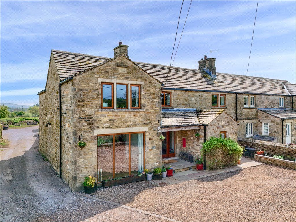 Property photo 2 of 25 External