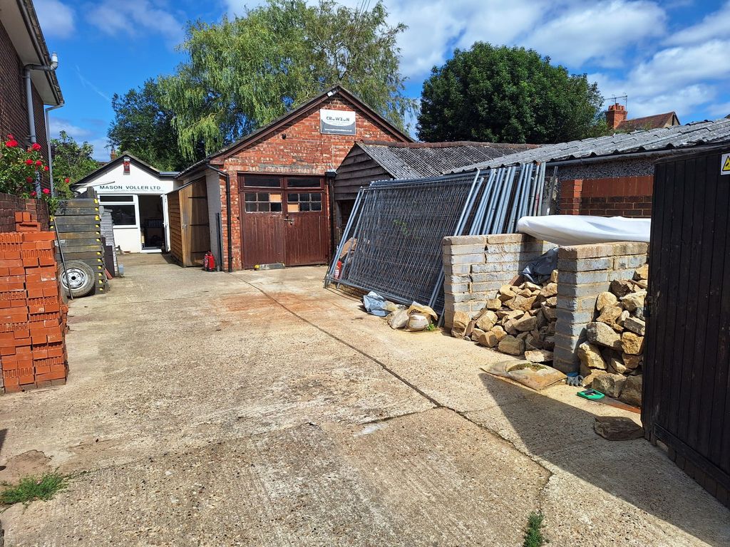 Property photo 1 of 1 Barton Road Bramley