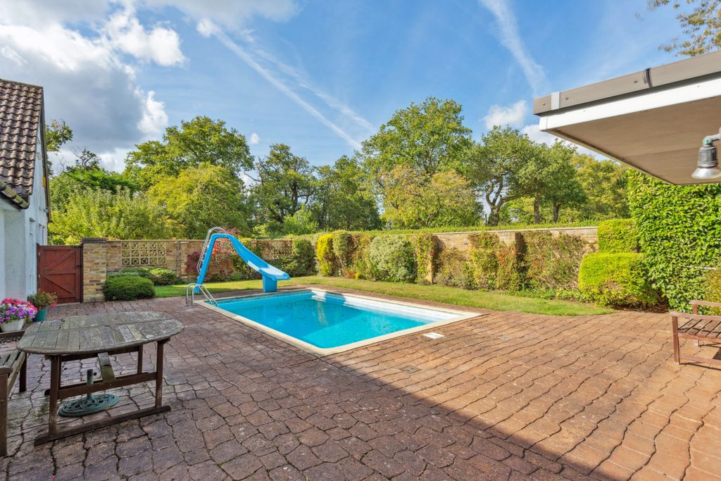 Property photo 3 of 32 Swimming Pool