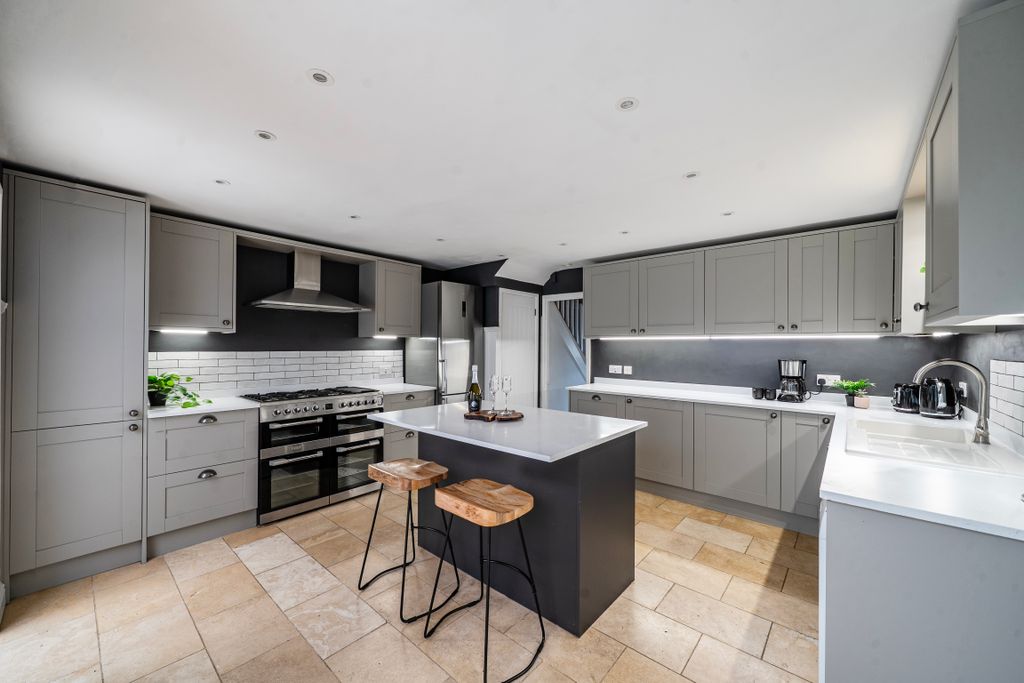 Property photo 1 of 17 148361817