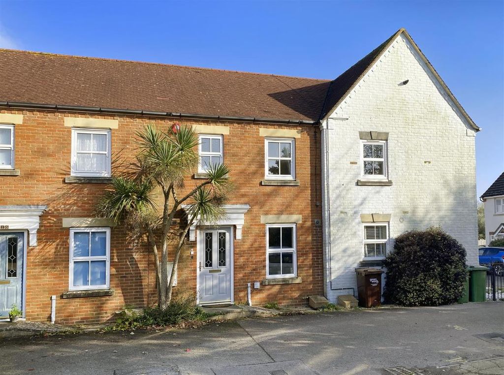 Property photo 1 of 12 14 Nursery Rd.Png