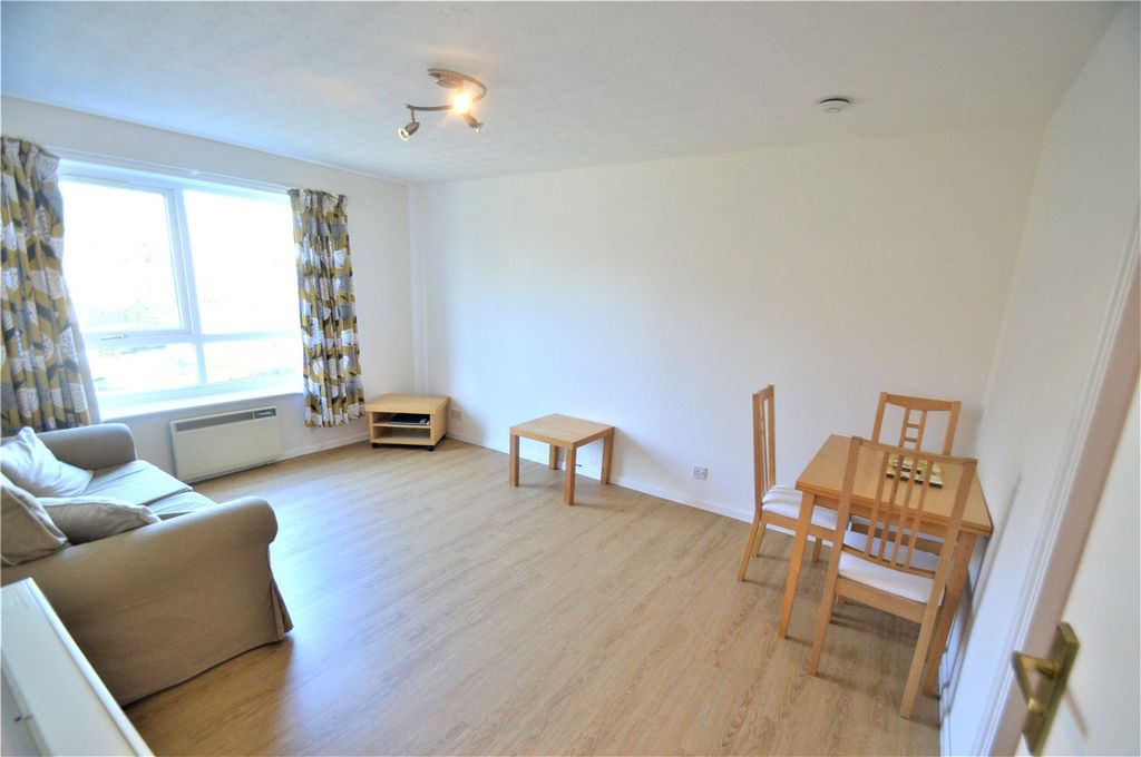 Property photo 2 of 8 Picture No. 16