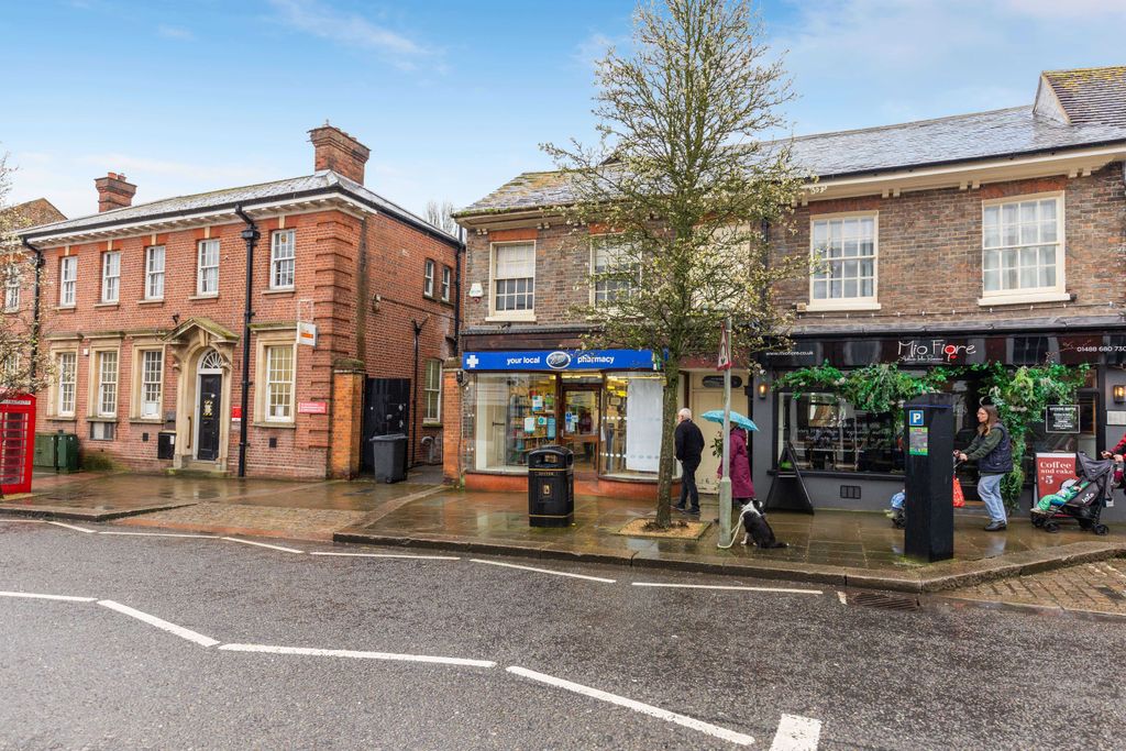 Property photo 3 of 18 125 High Street, Hungerford Berkshire, Rg17 0DL