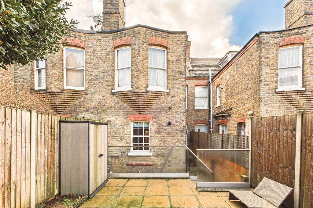 Property photo 3 of 11 Picture No. 16