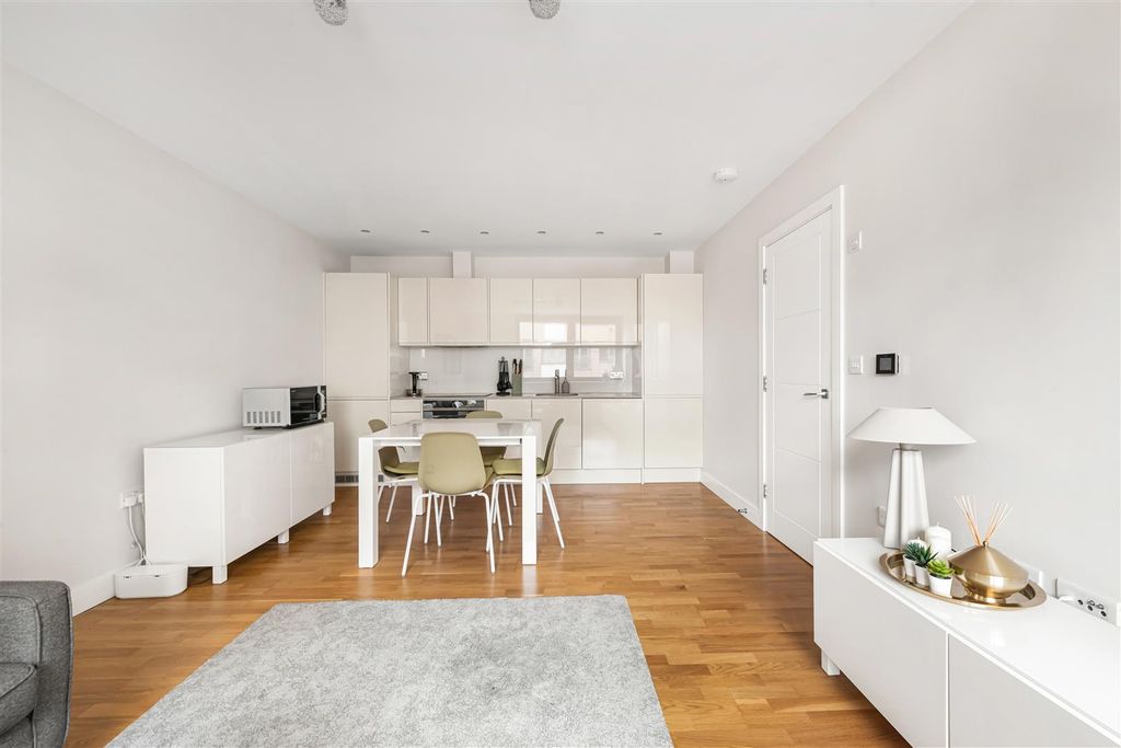 Property photo 3 of 12 3_75028.Jpg