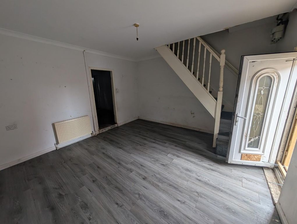 Property photo 3 of 11 Lounge