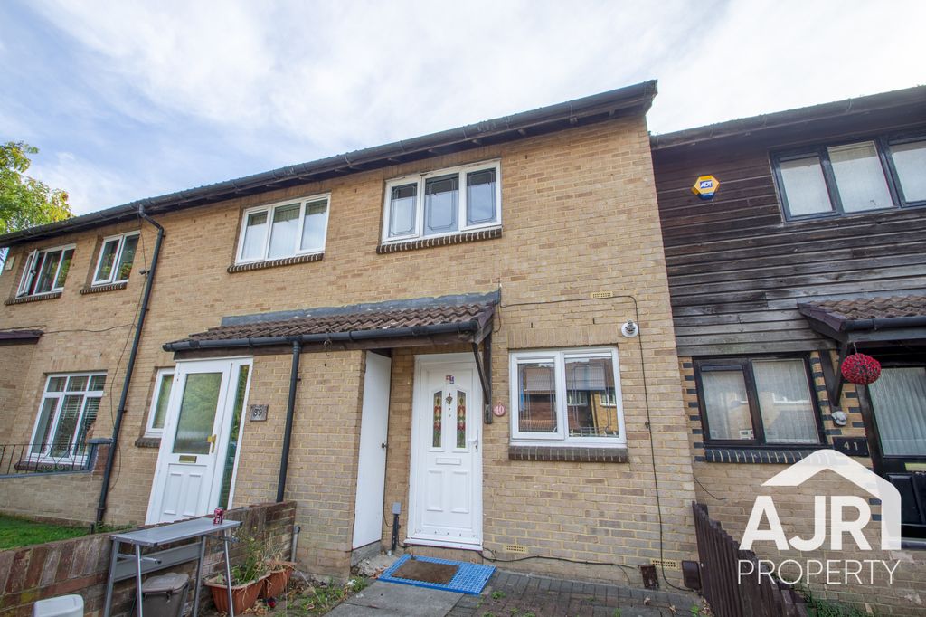 Property photo 1 of 7 Two Bedroom Terraced House
