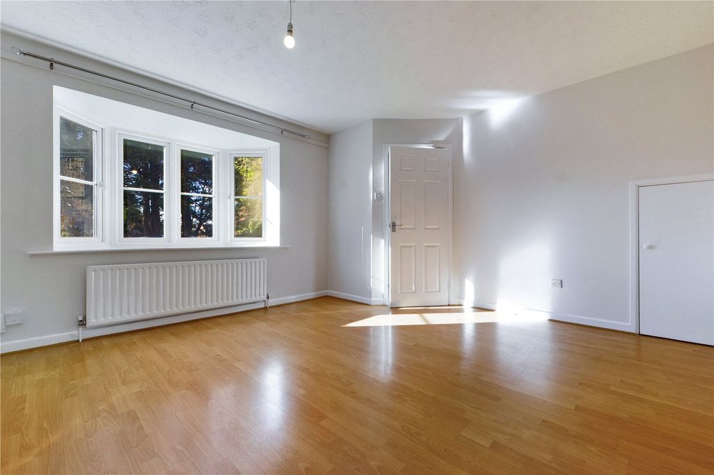 Property photo 3 of 11 Living Room