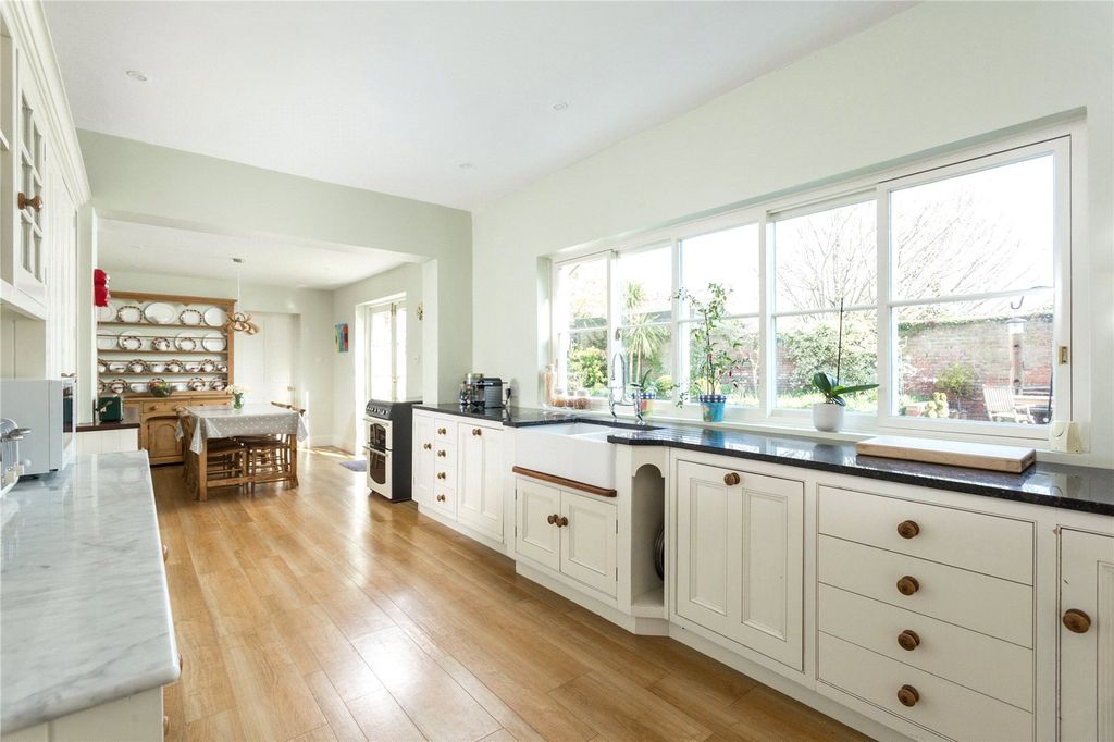 Property photo 3 of 16 Kitchen/Dining Room