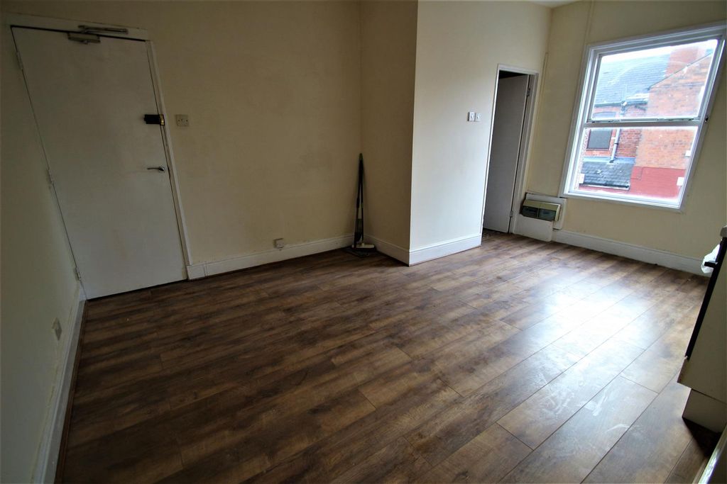 Property photo 2 of 4 Murray Road 66 Flat 3 - Lounge.Jpg