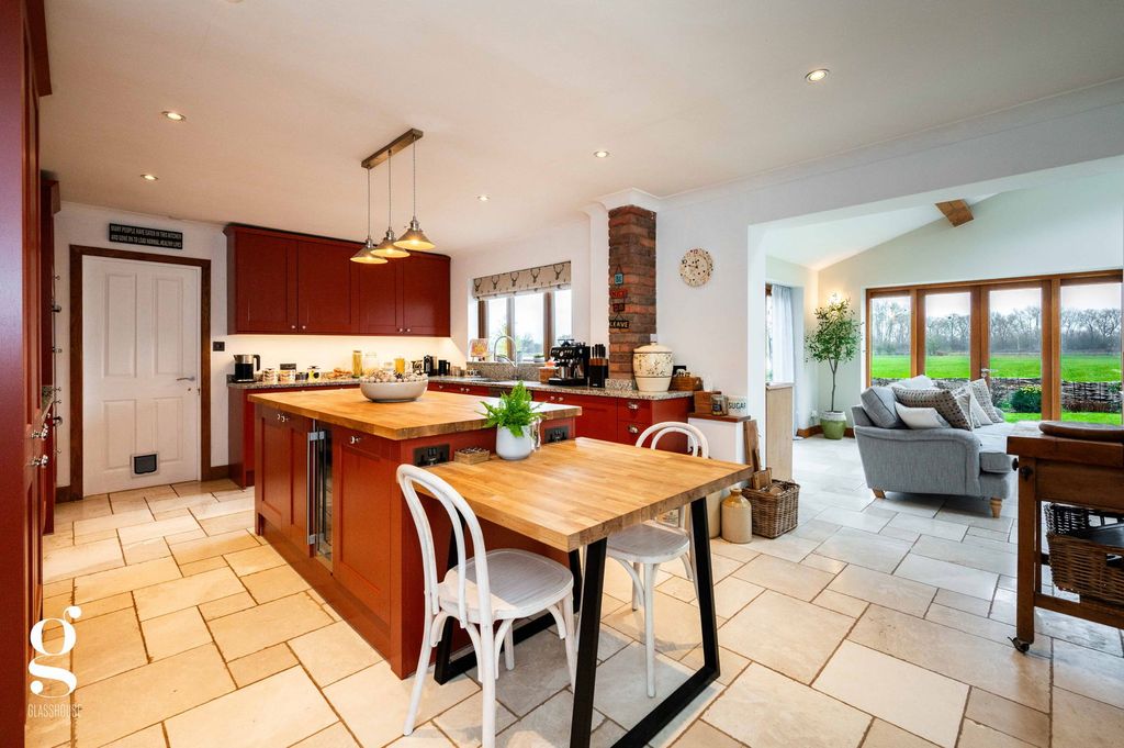 Property photo 2 of 63